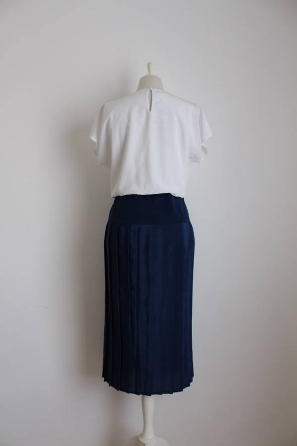 VINTAGE PLEATED WHITE NAVY DAY DRESS - SIZE 12