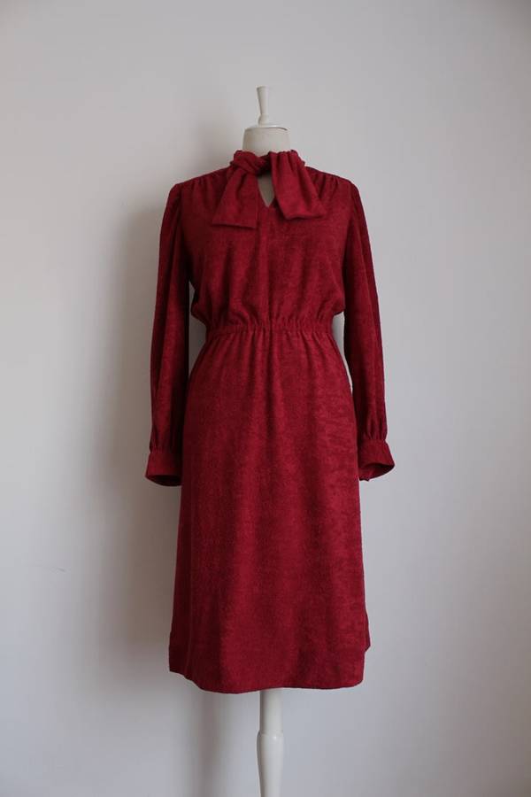 VINTAGE TOWELLING MAROON RED TIE NECK DRESS - SIZE 12