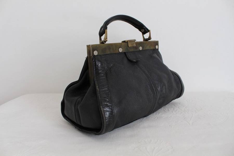 VINTAGE GENUINE LEATHER BLACK DOCTORS STYLE BAG HANDBAG