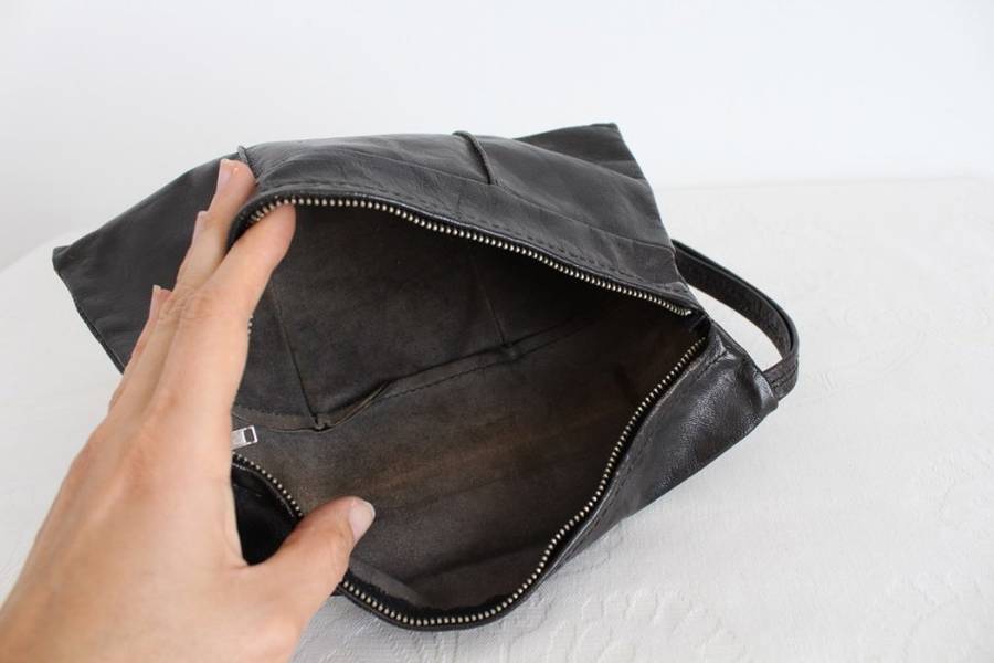 VINTAGE BLACK GENUINE LEATHER ZIP CLUTCH BAG PURSE
