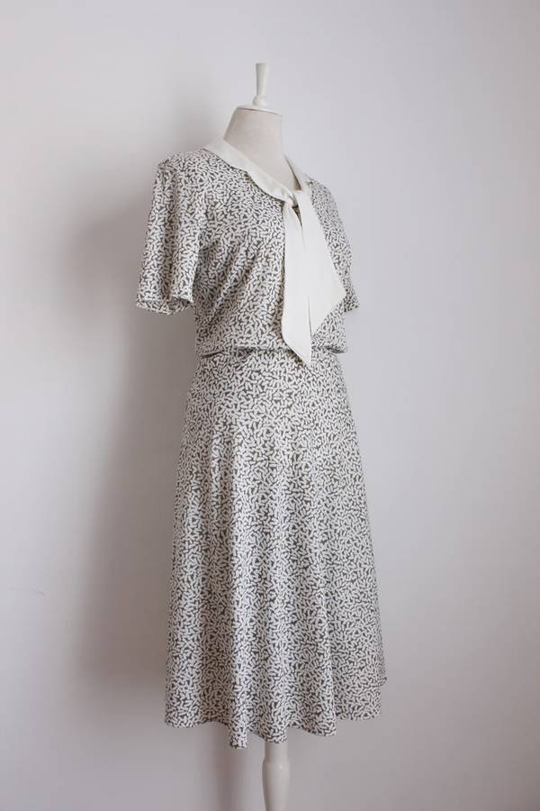 VINTAGE PRINTED WHITE TIE NECK DAY DRESS - SIZE 12