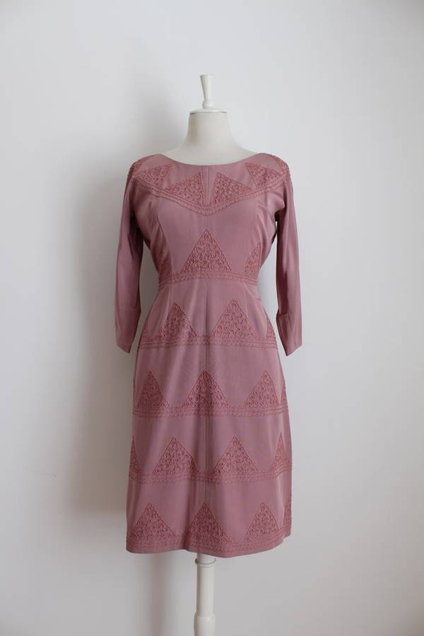 VINTAGE EMBROIDERED MAUVE LONG SLEEVE COCKTAIL DRESS - SIZE 10