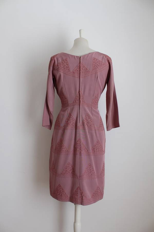 VINTAGE EMBROIDERED MAUVE LONG SLEEVE COCKTAIL DRESS - SIZE 10
