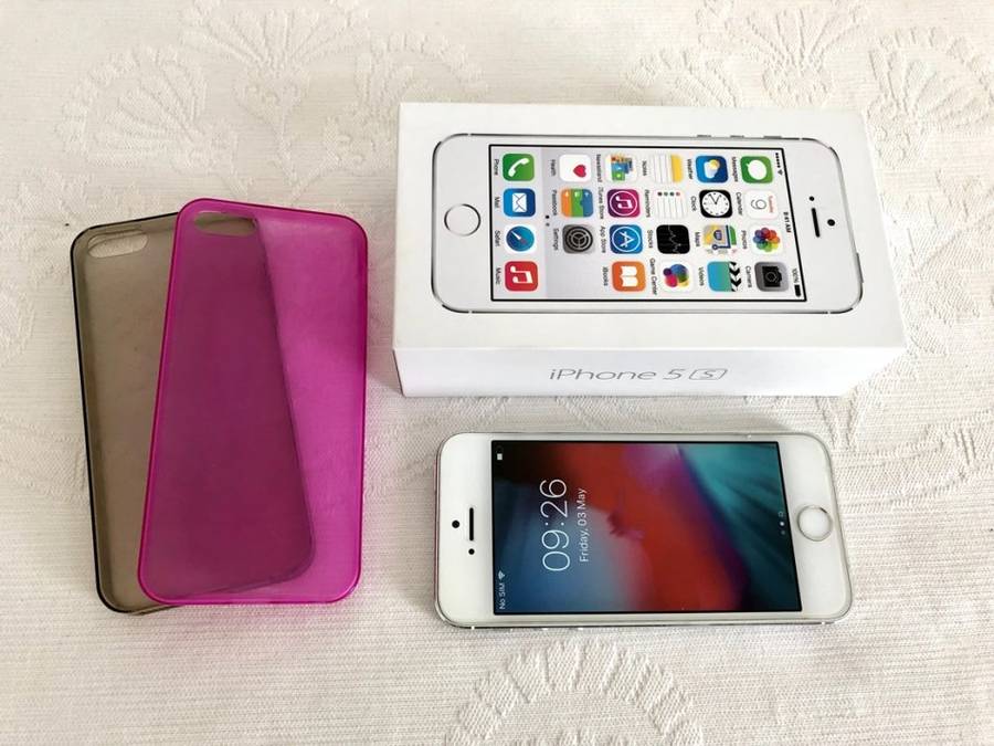 Apple iPhone 5S 16GB Silver - Very Good Condition + All Accessories + Free Cases