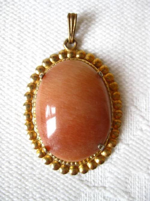 VINTAGE SEMI PRECIOUS GEM STONE GOLD PLATED OVAL PENDANT FOR NECKLACE