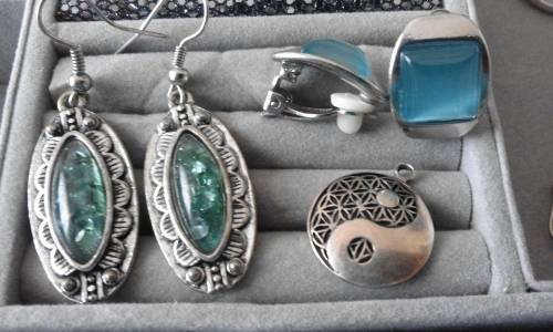 Fashion Earrings & Odds - As per pics