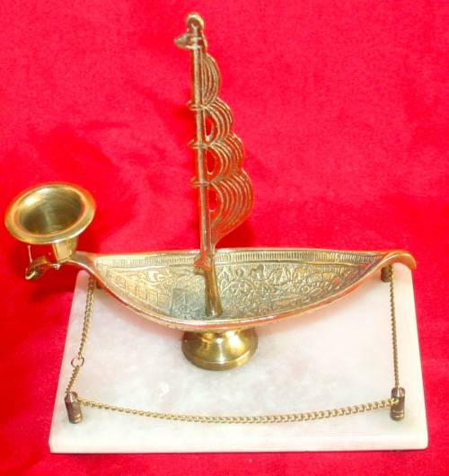 WHAT A MAGNIFICENT BRASS CANDLE HOLDER IN A SHAPE OF A BOAT MOUNTED ON A PIECE OF MARBLE/STONE