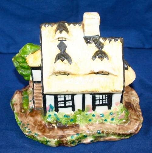 A AMAZING PORCELAIN/CERAMIC FIGURE HOUSE SO BEAUTIFUL WITH FANTASTIC COLORS