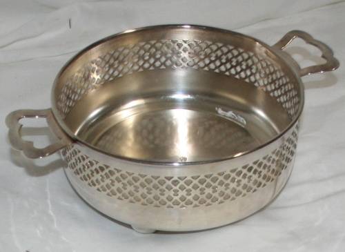 A MAGNIFICENT EPNS LARGE BOWL IN VERY GOOD CONDITION STUNNING!!