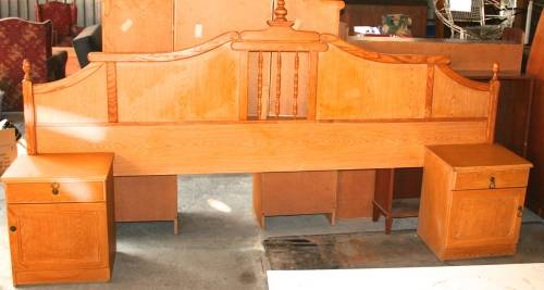 A BEAUTIFUL DOUBLE TO QUEEN PINE FINISHED HEADBOARD WITH TWO BEDSIDE CABINETS