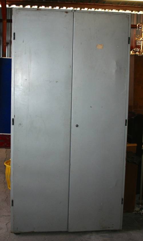 A VERY LARGE & HEAVY TOOL CABINET TO PACK AWAY YOUR TOOLS