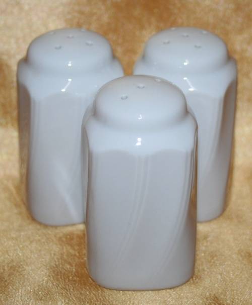 A FABULOUS COLLECTION OF 3 CRISP WHITE SLAT (2) & PEPPER (1) SHAKERS TO FIT WITH YOUR PORCELAIN