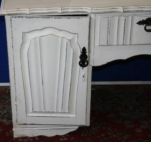 A GORGEOUS SHABBY CHIC DRESSING TABLE WITH TWO DOORS & 1 DRAWER STUNNING CONTRY COTAGE FURNITURE!!!!