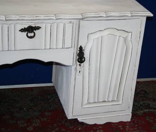 A GORGEOUS SHABBY CHIC DRESSING TABLE WITH TWO DOORS & 1 DRAWER STUNNING CONTRY COTAGE FURNITURE!!!!