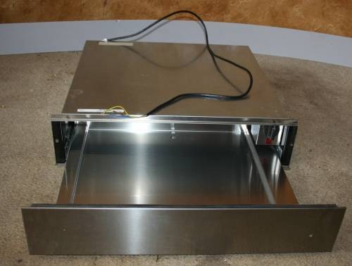 A WIHRLPOOL STAINLESS STEEL WARMER DRAWER LOOK LIKE BRAND NEW