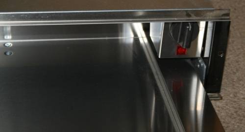 A WIHRLPOOL STAINLESS STEEL WARMER DRAWER LOOK LIKE BRAND NEW