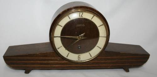 A GORGEOUS SMALLER MANTEL CLOCK - STUNNING PIECE