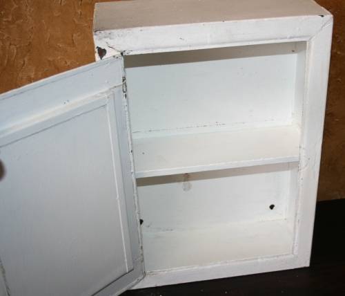 A FANTASTIC VINTAGE STEEL BATHROOM CABINET WITH THE ORIGINAL MIRROR - SHABBY CHIC DECOR