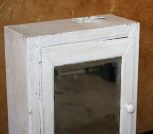 A FANTASTIC VINTAGE STEEL BATHROOM CABINET WITH THE ORIGINAL MIRROR - SHABBY CHIC DECOR