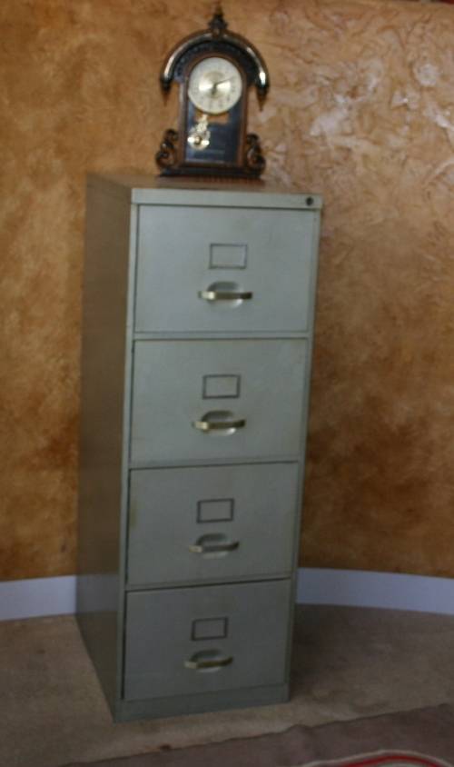 A FANTASTIC VINTAGE FYLING CABINET USE IT FOR YOUR FYLING OR A CHEST OF DRAWES IN A VINTAGE HOUSE -