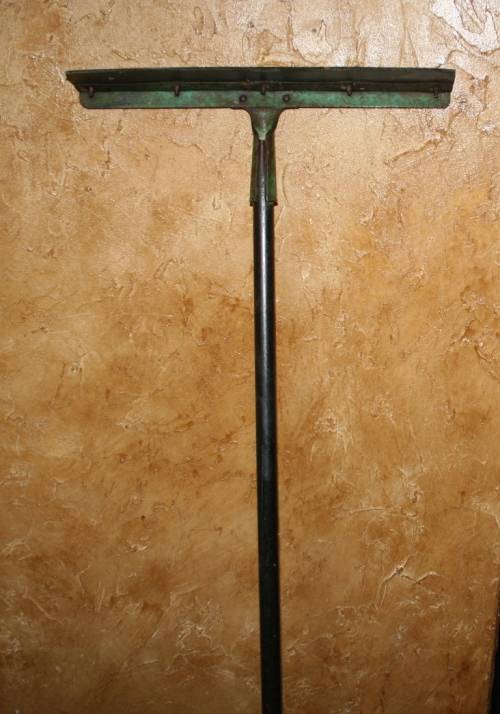 A FANTASTIC STEAL AND RUBBER LONG VINTAGE WINDOW CLEANER!!!