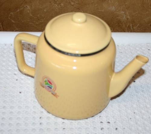 A Very nice vintage enamel,  cream  teapot. Looks brand new and very clean inside - Country cottage