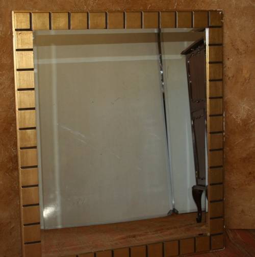 A STUNNING LARGE BEVELLED MIRROR FINISHED IN A GOLDEN FRAME 113CM X 96CM