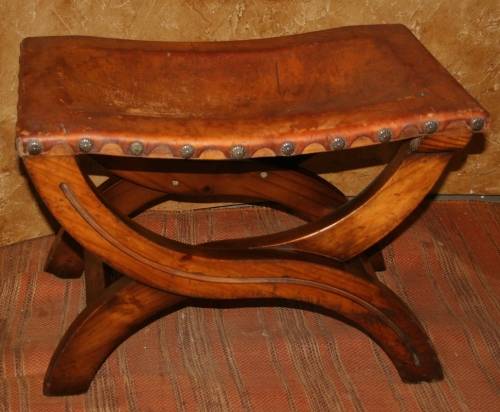 A SPECTACULAR GOTHIC STYLE VINTAGE/ANTIQUE LEATHER STOEL - STUNNING STUDDED DETAIL