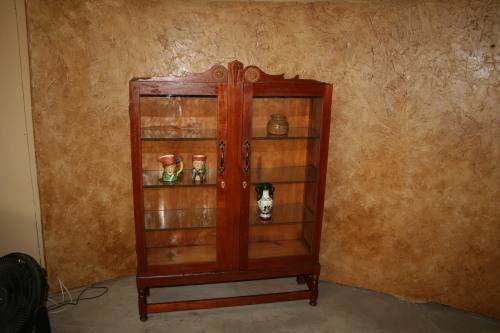 This is a truly stunning antique display cabinet.  It has fantastic detail on the front sides.