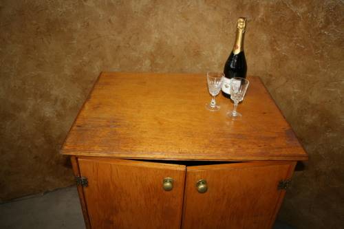 A STUNNING TWO DOOR VINTAGE LIQOUR CUPBOARD ALWAYS USEFUL TO HAVE EXTRA STORAGE SPACE FOR LINEN