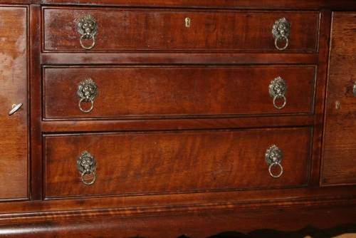 A SPECTACULAR LARGE VINTAGE WHELSH DRESSER/SERVER RESTING ON GORGEOUS QUEEN ANN LEGS!!!!