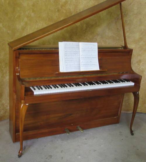 WOW WOW!!! A EXQUISITE 1958 RIPPEN PIANO IN  CONDITION ON ORIGINAL CASTERS - READY TO PLAY!!!