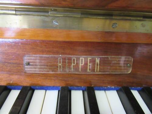 WOW WOW!!! A EXQUISITE 1958 RIPPEN PIANO IN  CONDITION ON ORIGINAL CASTERS - READY TO PLAY!!!