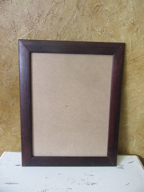 A STUNNING DARK WOODEN FRAME - FOR THAT SPECIAL PICTURE OR PAINTING
