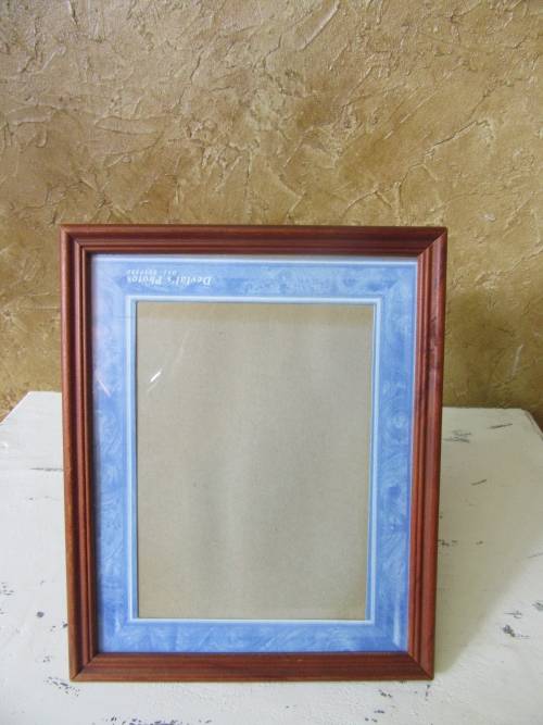 A  MARVELOUS VINAGE WOODEN PICTURE FRAME - FOR THAT SPECIAL PICTURE OR PAINTING