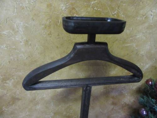 A BEAUTIFUL VINTAGE SOLID WOODEN "DUMB VALET" CLOTHING STAND