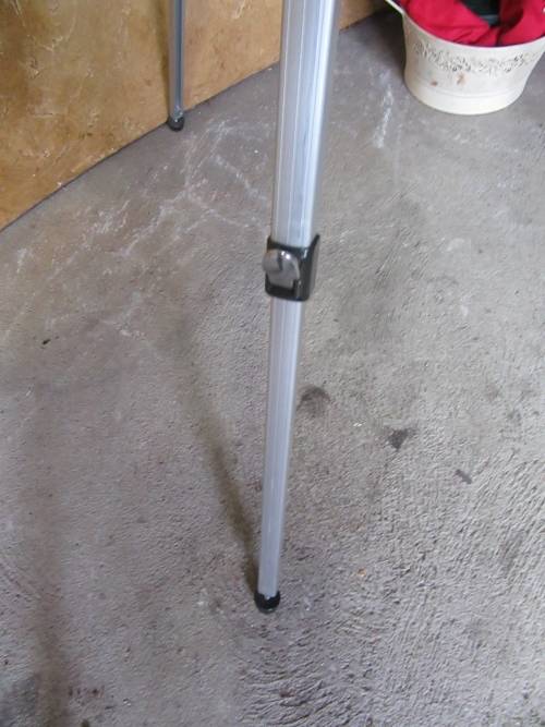 An all-aluminium 3-section professional standard tripod which incorporates a detachable ball head