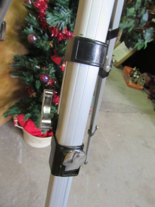 An all-aluminium 3-section professional standard tripod which incorporates a detachable ball head