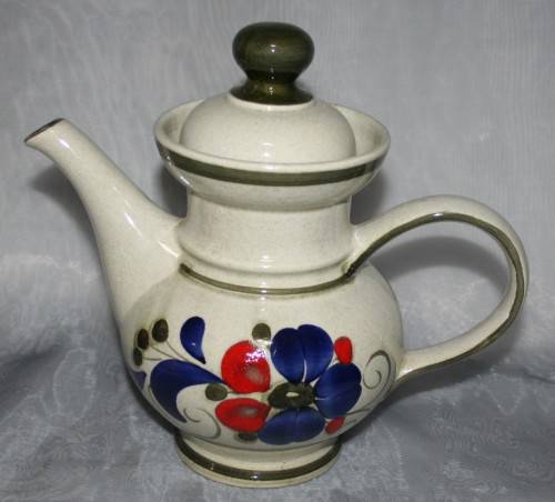 A Stunning Vintage Waechtersbach W Germany Coffee Pot With Lid Gorgeous Floral Circle pattern. RARE!
