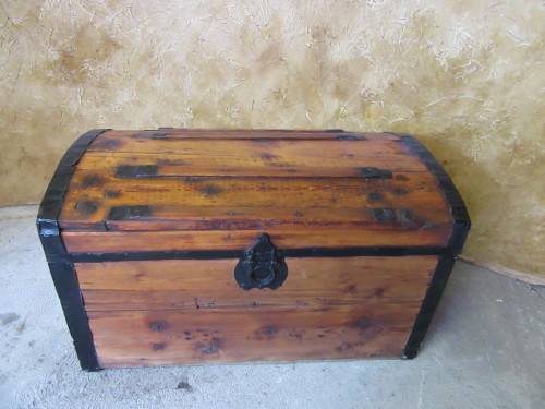 AN EXQUISITE ANTIQUE "CAMEL-BACK/SHIPS" OREGON TRAVEL TRUNK/ CHEST WITH METAL HANDLES LOTS OF METAL
