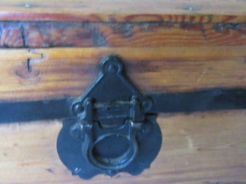 AN EXQUISITE ANTIQUE "CAMEL-BACK/SHIPS" OREGON TRAVEL TRUNK/ CHEST WITH METAL HANDLES LOTS OF METAL