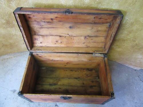 AN EXQUISITE ANTIQUE "CAMEL-BACK/SHIPS" OREGON TRAVEL TRUNK/ CHEST WITH METAL HANDLES LOTS OF METAL