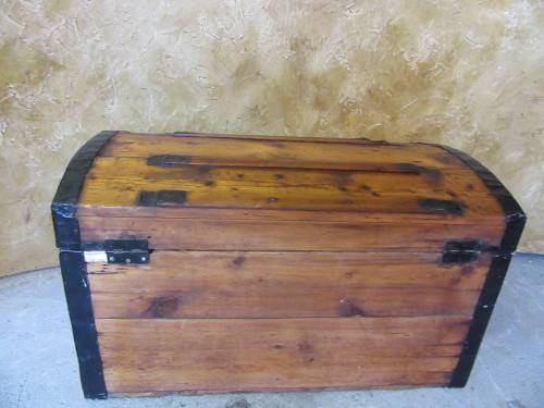 AN EXQUISITE ANTIQUE "CAMEL-BACK/SHIPS" OREGON TRAVEL TRUNK/ CHEST WITH METAL HANDLES LOTS OF METAL