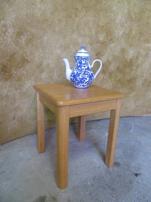 A GORGEOUS SQUARE SIDE OR WINE TABLE IN GOOD CLEAN CONDITION
