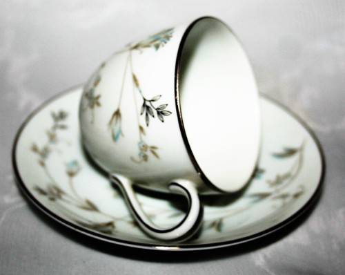 A Gorgeous Vintage NORITAKE VALERIE DEMITASSE DIO  Beautiful pattern Platinum on white porcelain,