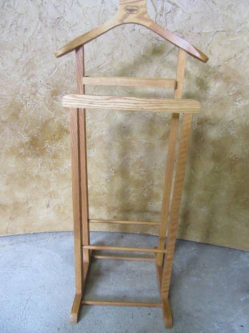 AN EXQUISITE SIMPLE BUT EFFECTIVE 'WALD WOOD PRODUCT DUMB VALET CLOTHING STAND IN GREAT CONDITION!!!