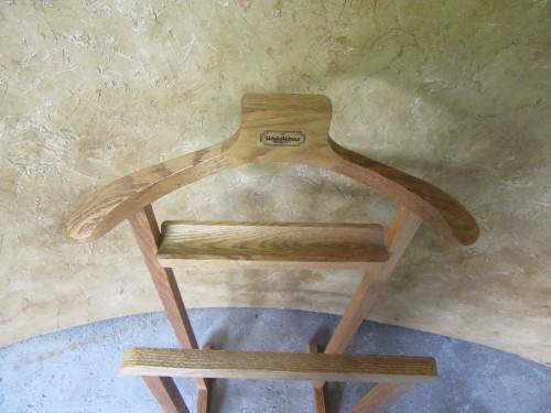 AN EXQUISITE SIMPLE BUT EFFECTIVE 'WALD WOOD PRODUCT DUMB VALET CLOTHING STAND IN GREAT CONDITION!!!