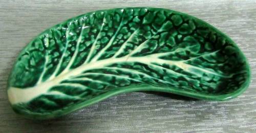 A fantastic Retro Portuguese Majolica Cabbage-Leaf  Serving Plate,