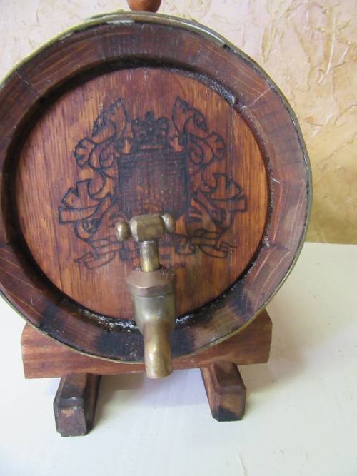 Vintage Oak Wine barrel with Brass bands and tap - stunning bar decor