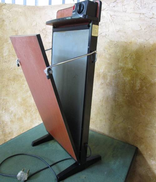 The Corby Trouser Press.  Thermostatic temperature control, self-adjusting section for turn-ups